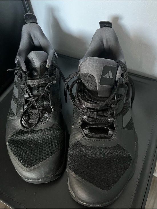 adidas Shoes - Adidas training shoe size M6/W7.5